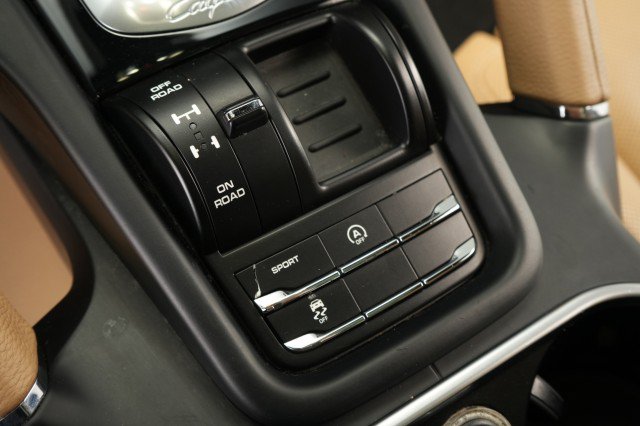 Used 2018 Porsche Cayenne Platinum Edition AWD/4WD image 46