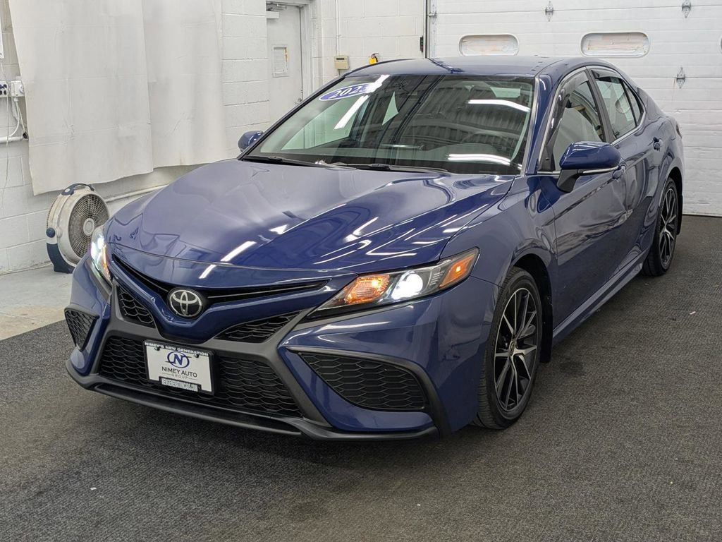 Used 2023 Toyota Camry SE image 1