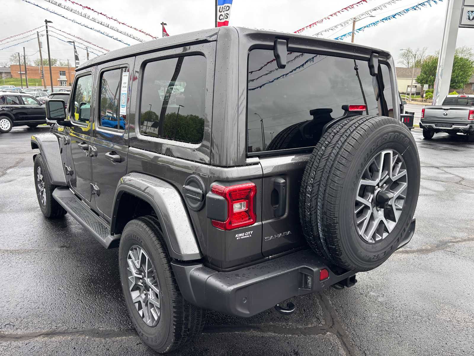 Used 2025 Jeep Wrangler Sahara image 8