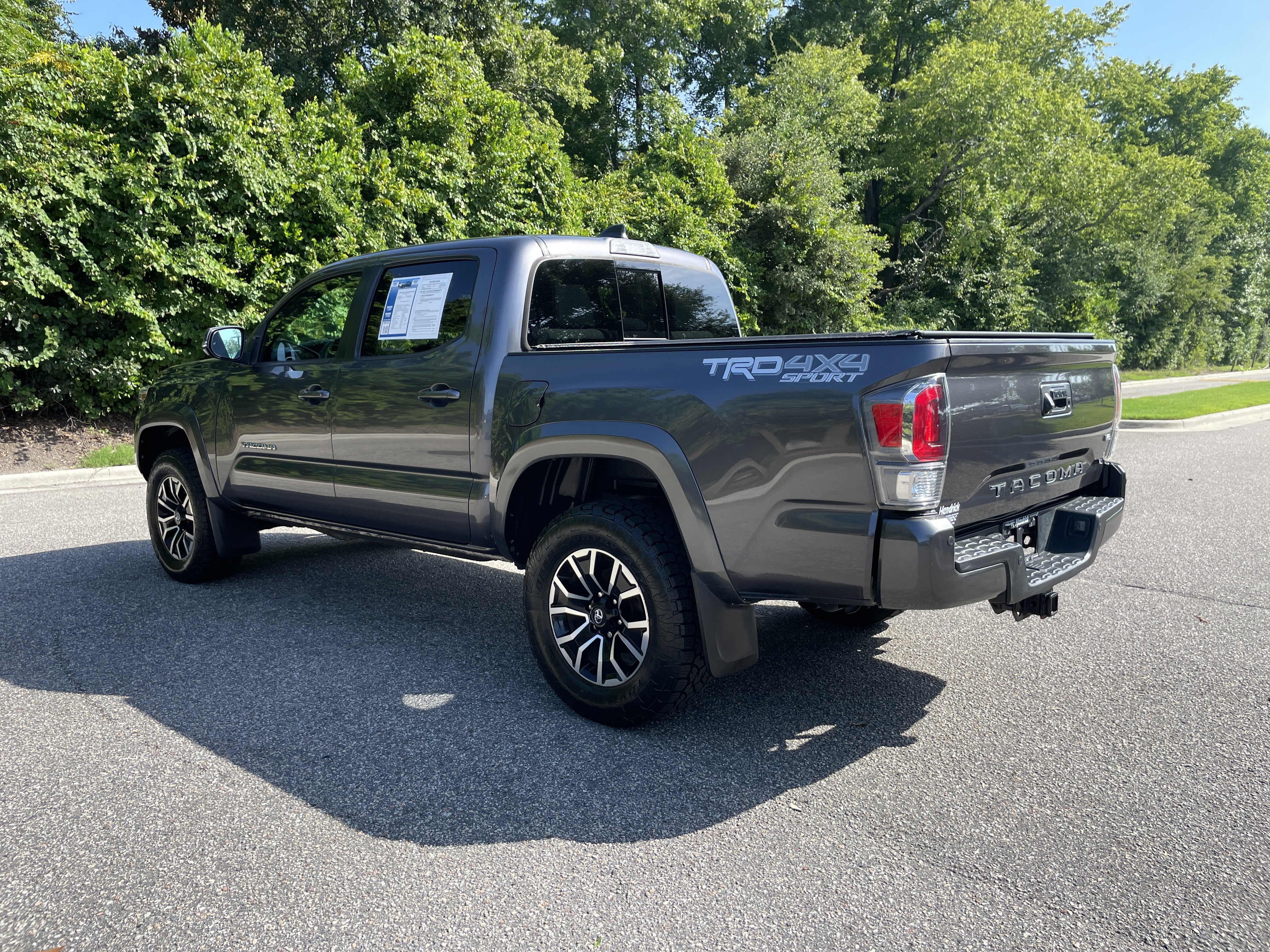 Used 2022 Toyota Tacoma TRD Sport w/ Technology Package AWD/4WD image 7