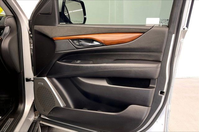 Used 2019 Cadillac Escalade ESV Luxury AWD/4WD image 25