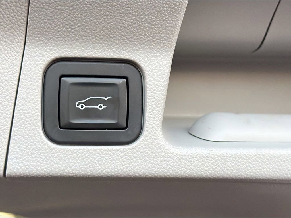 Used 2019 GMC Acadia SLT w/ LPO, Floor Liner Package FWD image 13