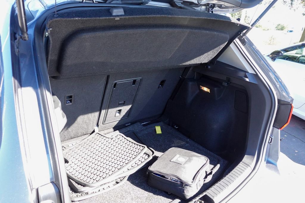 Used 2022 Volkswagen Taos SEL w/ Panoramic Sunroof Package image 27