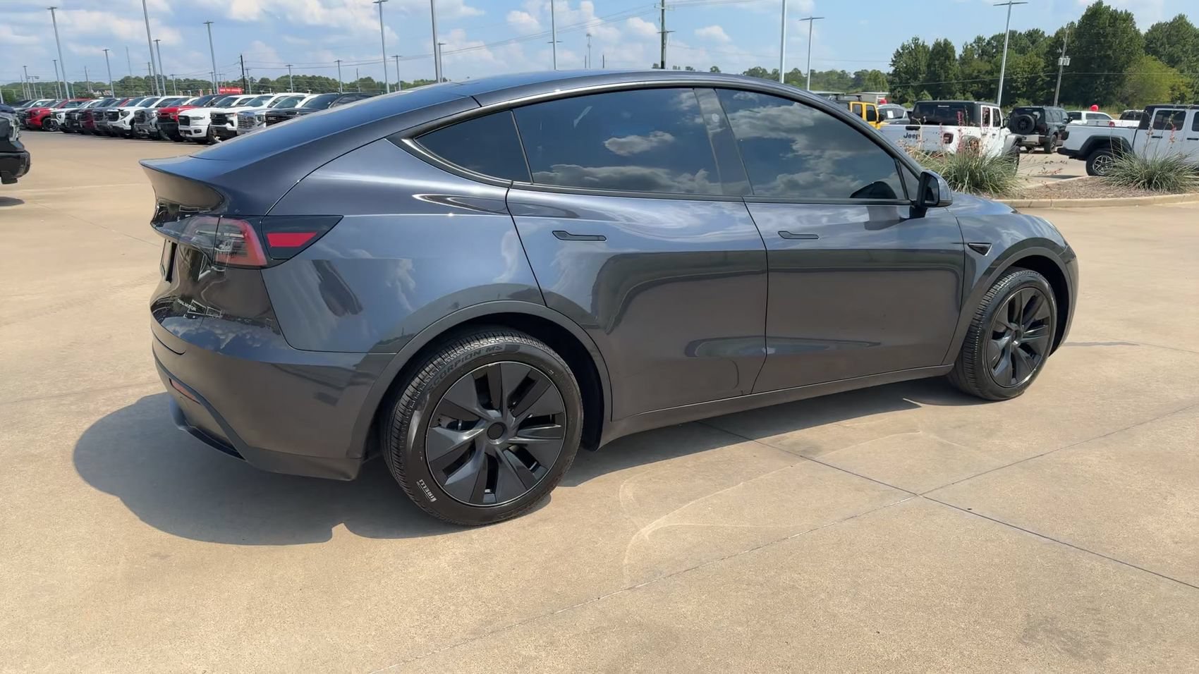 Used 2025 Tesla Model Y Long Range AWD/4WD image 8