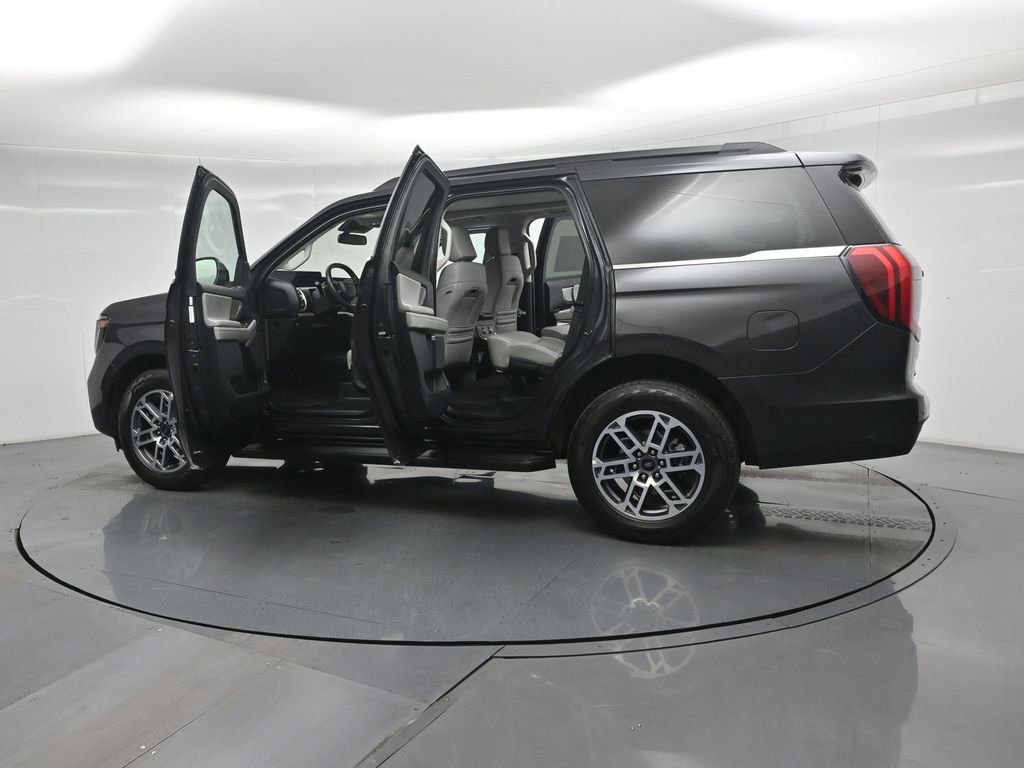 Certified 2025 Ford Expedition Active AWD/4WD image 35