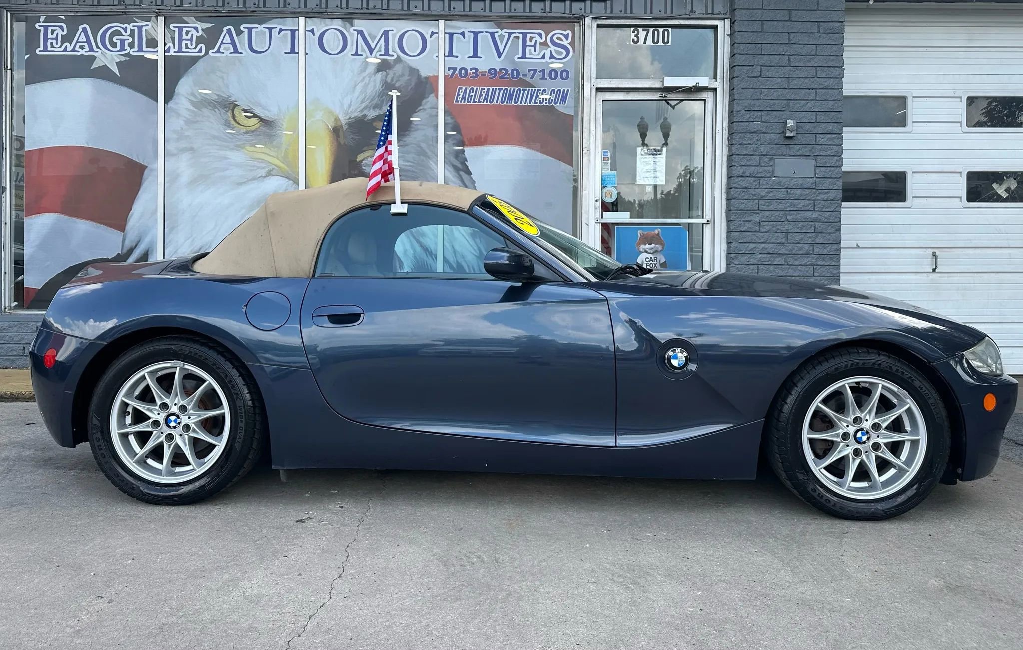 Used 2005 BMW Z4 2.5i image 2