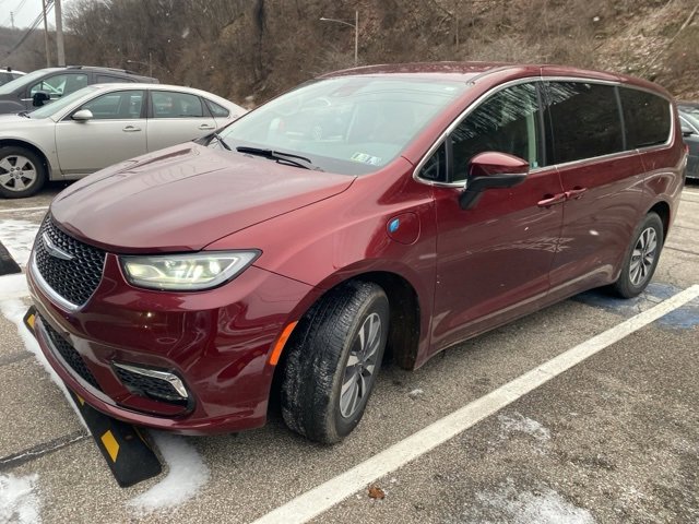 Used 2023 Chrysler Pacifica Touring-L image 1