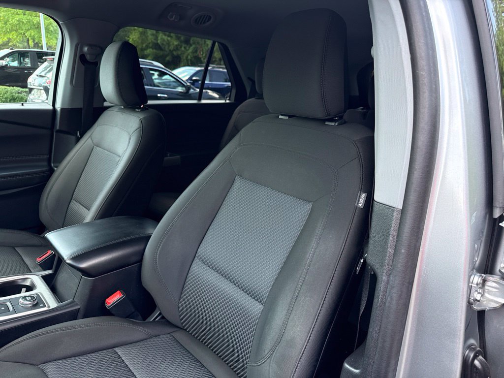 Used 2023 Ford Explorer XLT AWD/4WD image 17