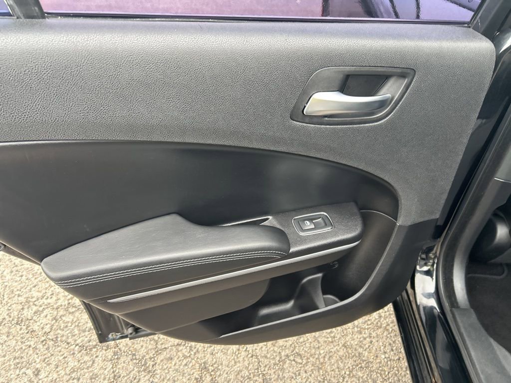 Used 2019 Dodge Charger SXT w/ Leather Interior Group image 19