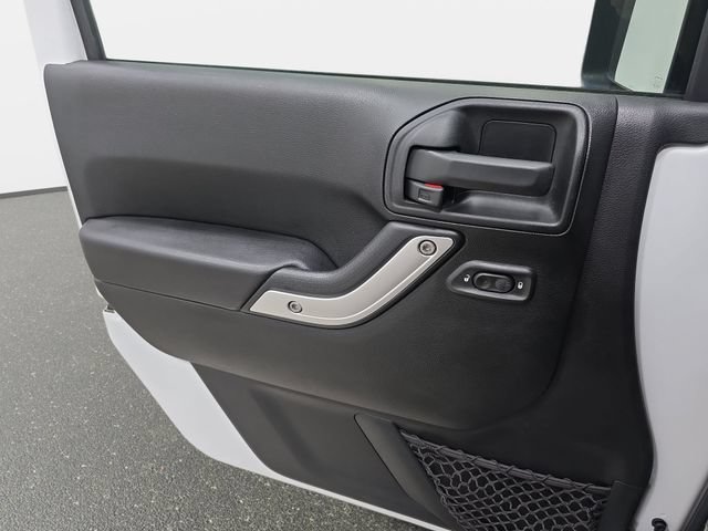 Used 2017 Jeep Wrangler Unlimited Sahara w/ Connectivity Group AWD/4WD image 22