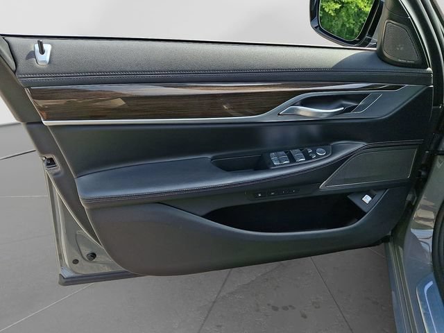 Used 2022 BMW 750i xDrive AWD/4WD image 14