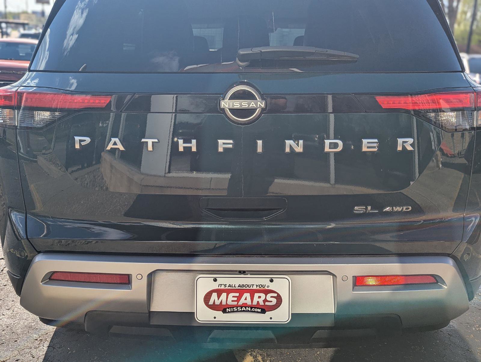 Used 2024 Nissan Pathfinder SL AWD/4WD image 10