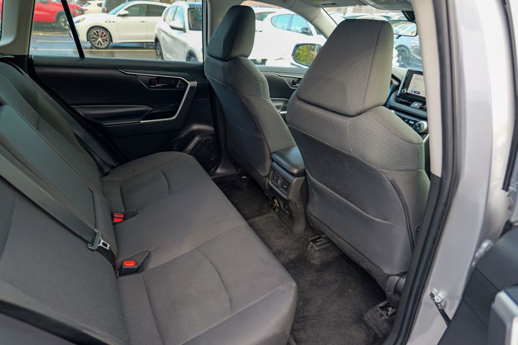 Used 2024 Toyota RAV4 LE AWD/4WD image 27