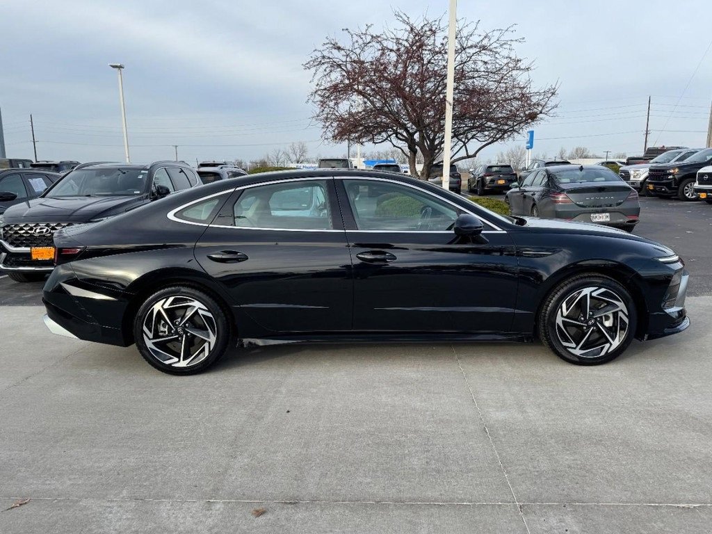 Certified 2024 Hyundai Sonata SEL w/ Convenience Package image 2