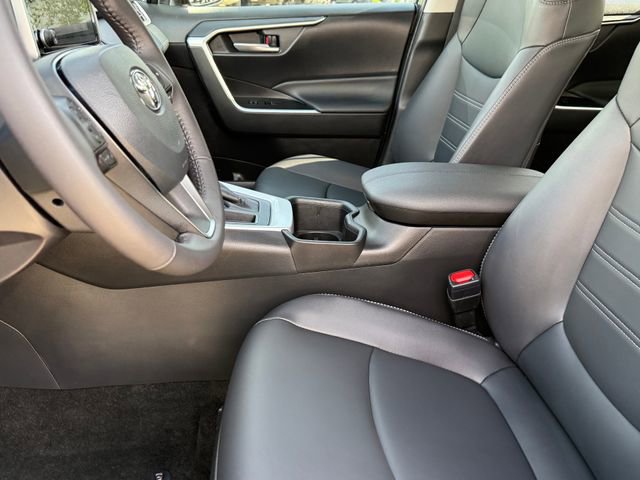 Used 2025 Toyota RAV4 XLE Premium image 9