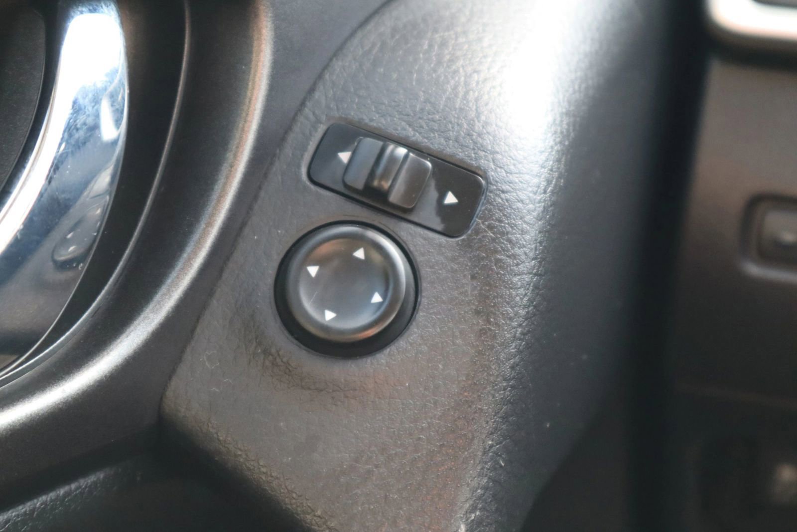 Used 2016 Nissan Rogue S image 28