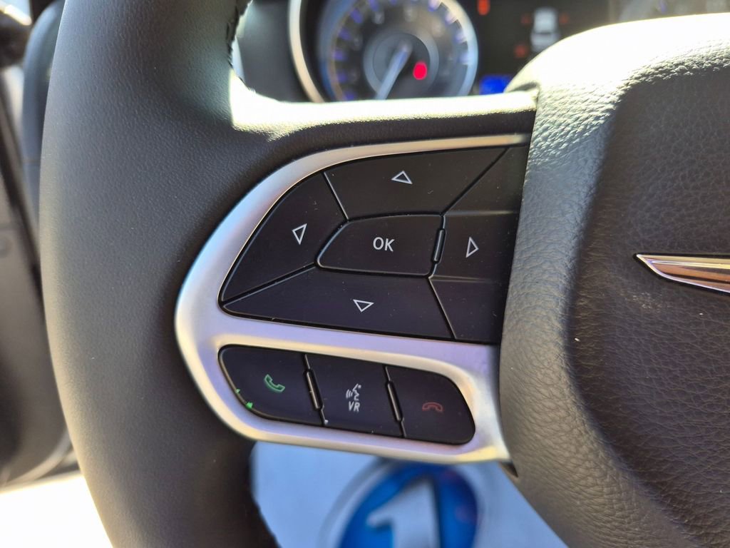 Used 2022 Chrysler 300 Touring w/ Sport Appearance Package image 16