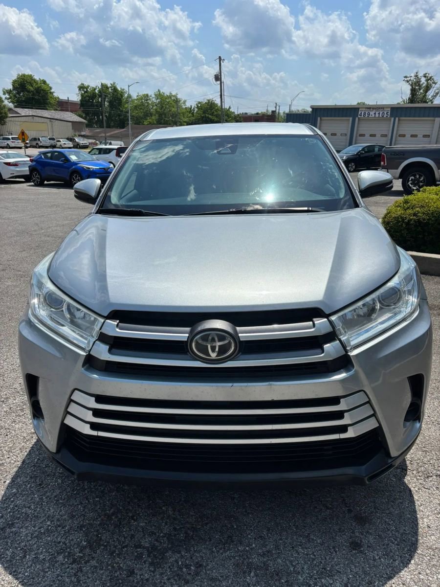 Used 2017 Toyota Highlander LE w/ Carpet Mat Package FWD image 8