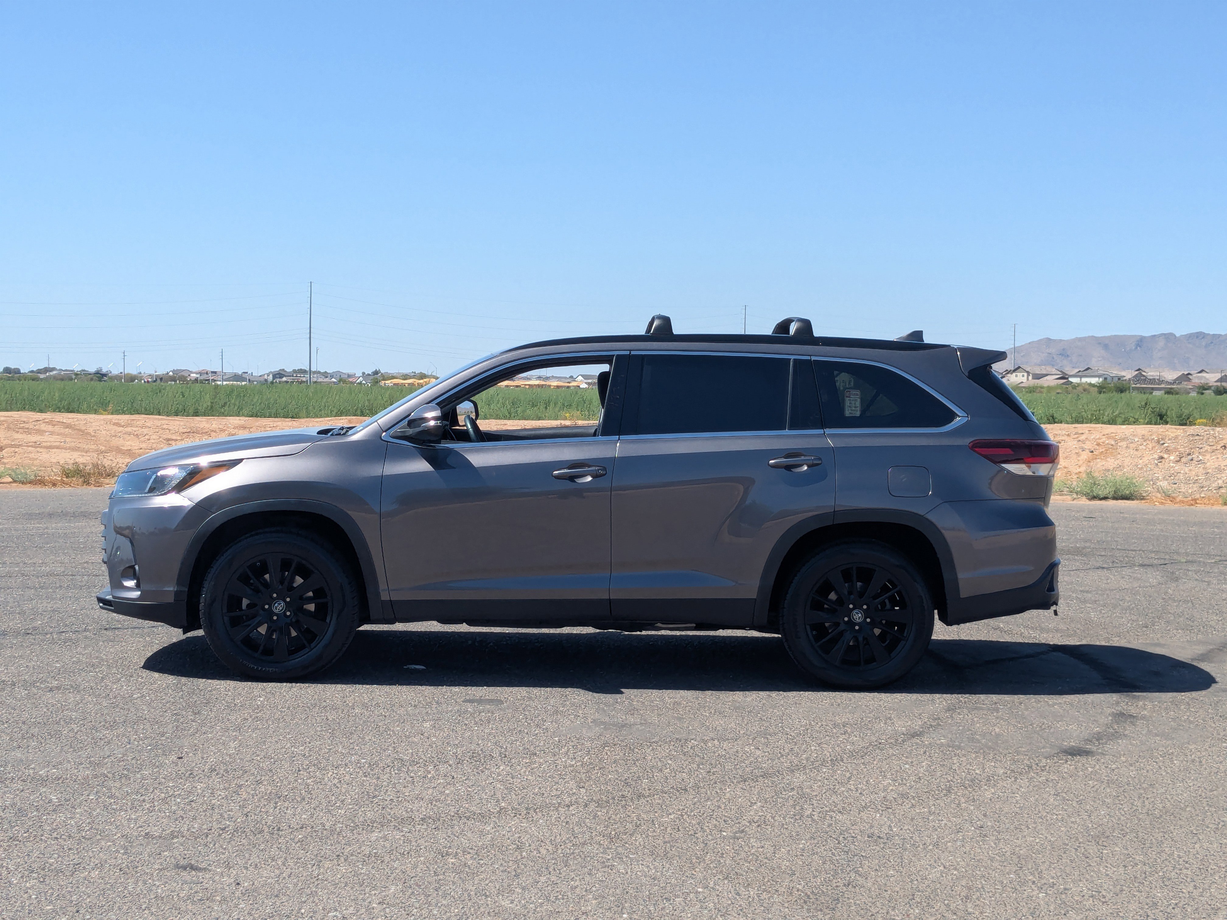 Used 2019 Toyota Highlander SE FWD image 6