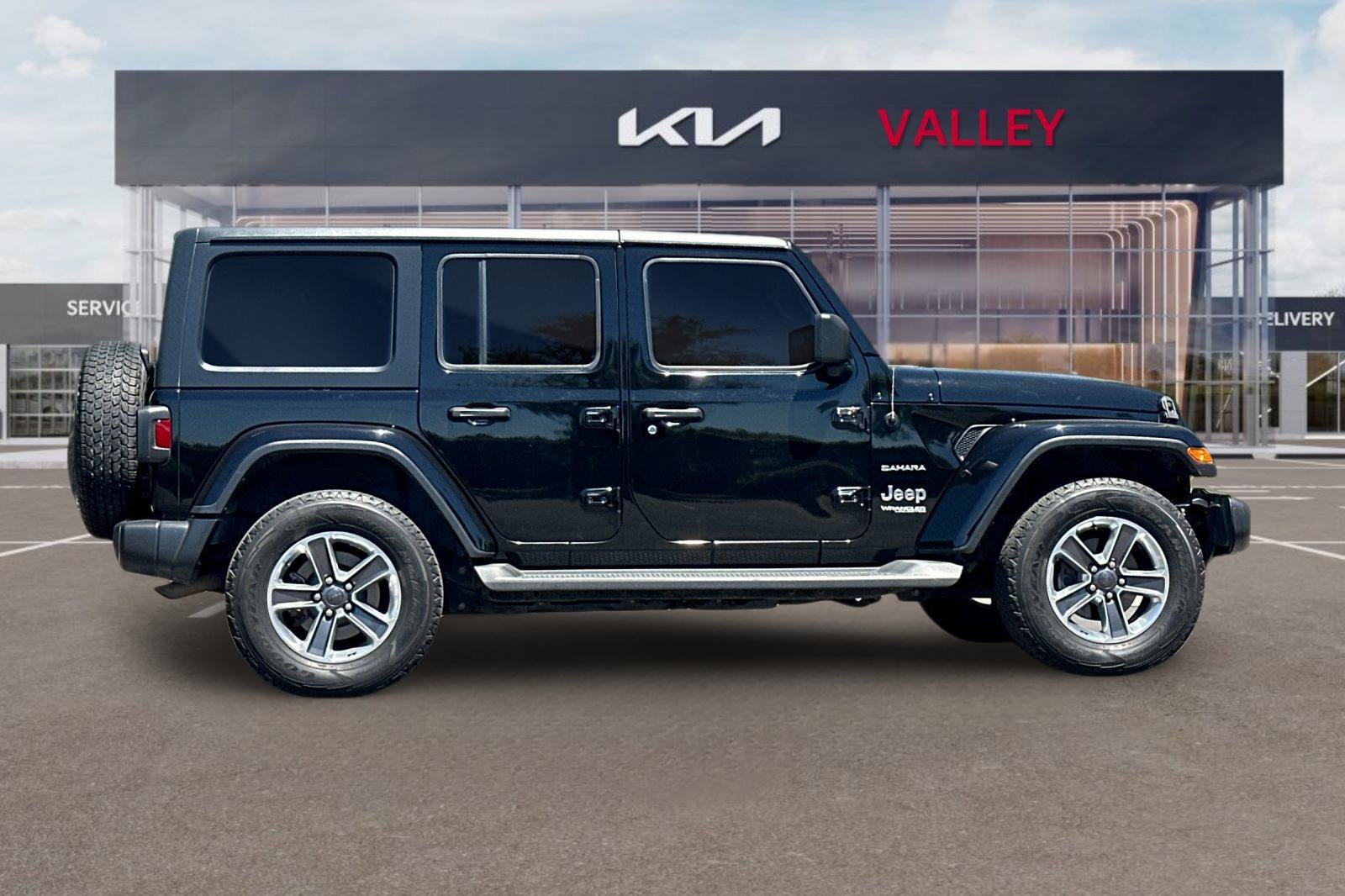 Used 2020 Jeep Wrangler Unlimited Sahara AWD/4WD image 3
