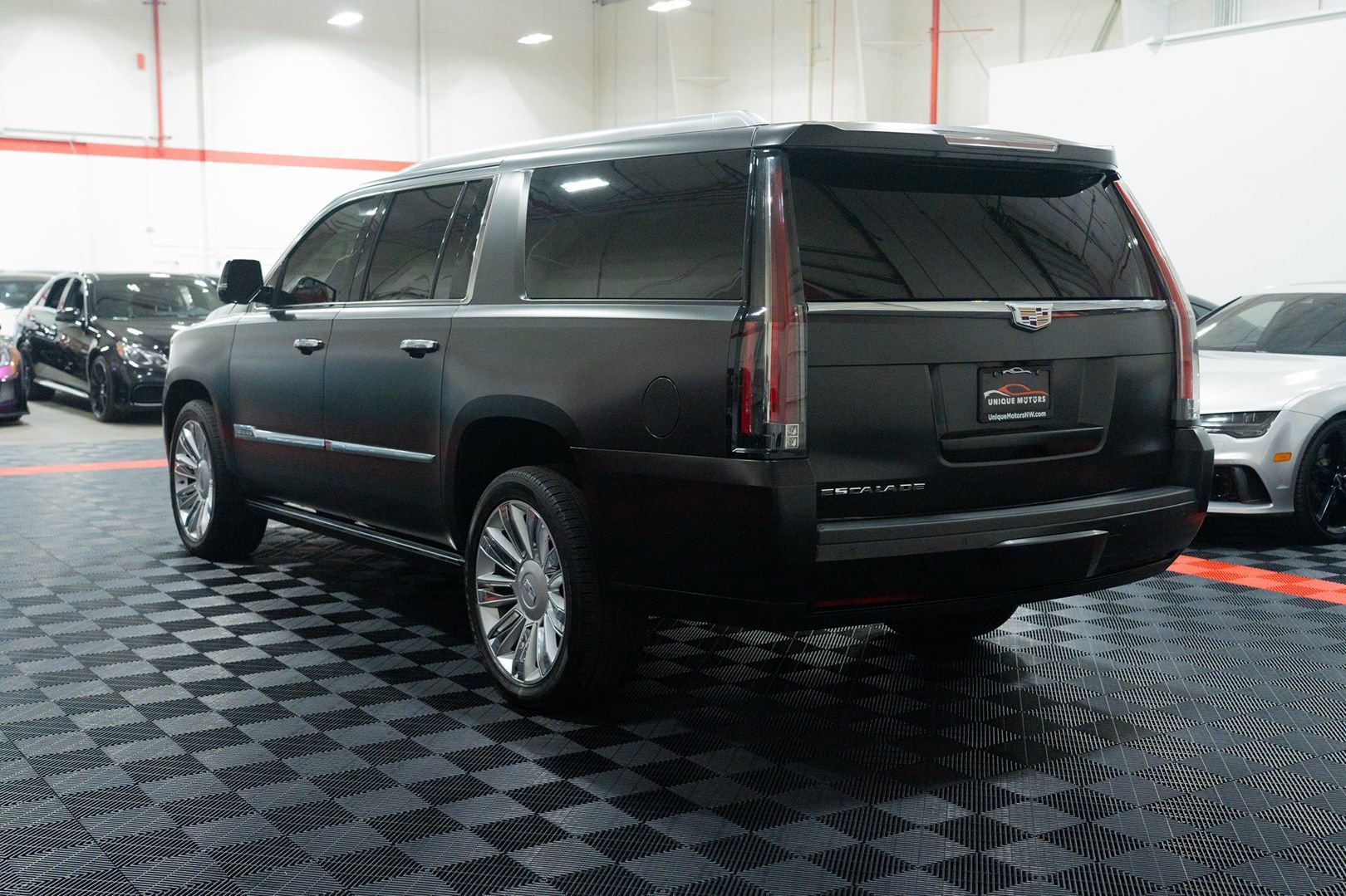 Used 2016 Cadillac Escalade ESV Platinum AWD/4WD image 4