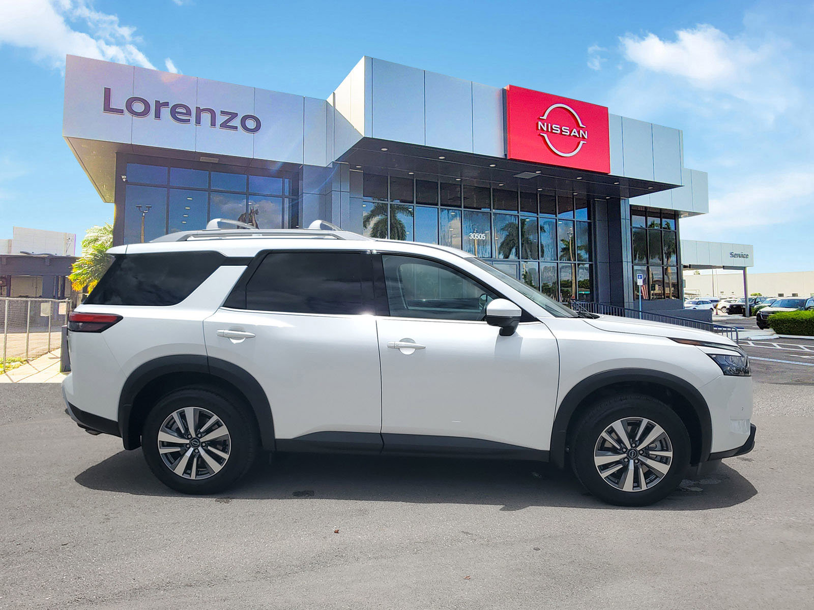 Certified 2025 Nissan Pathfinder SL image 4