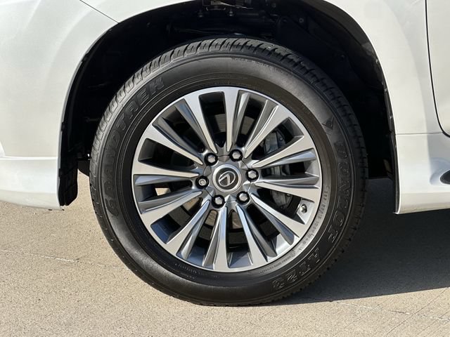 Used 2023 Lexus GX 460 Luxury w/ Accessory Package AWD/4WD image 9