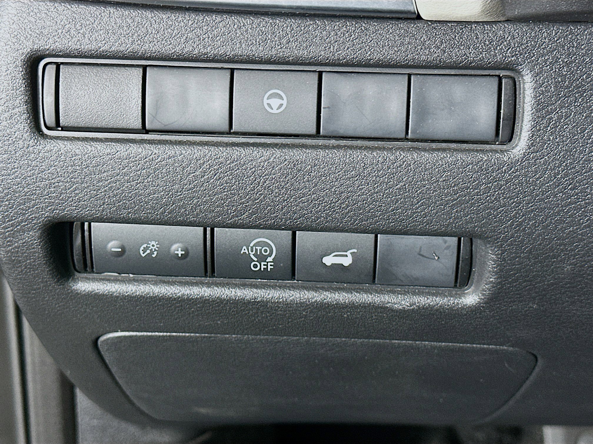 Used 2025 Nissan Rogue SV image 17