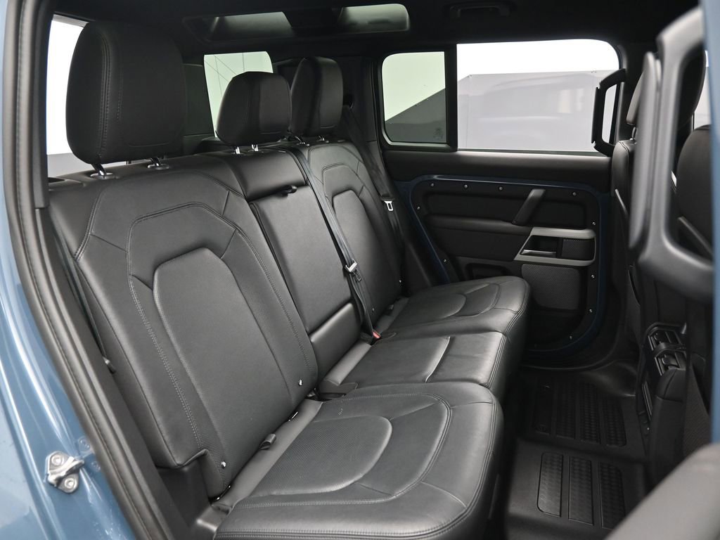 Used 2024 Land Rover Defender 110 S image 28