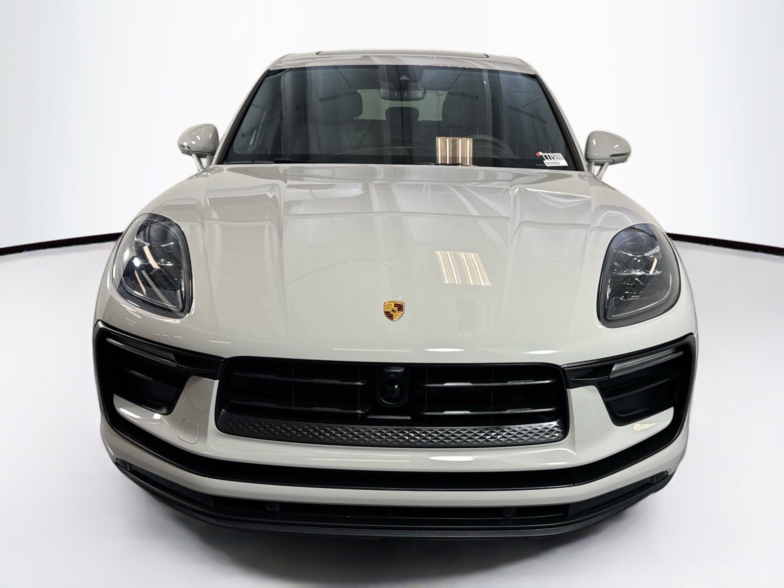 Used 2025 Porsche Macan image 6