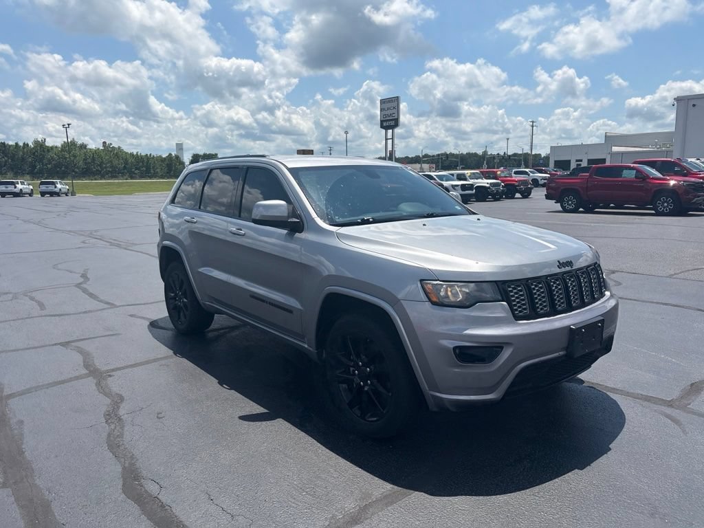 Used 2018 Jeep Grand Cherokee Altitude AWD/4WD image 7