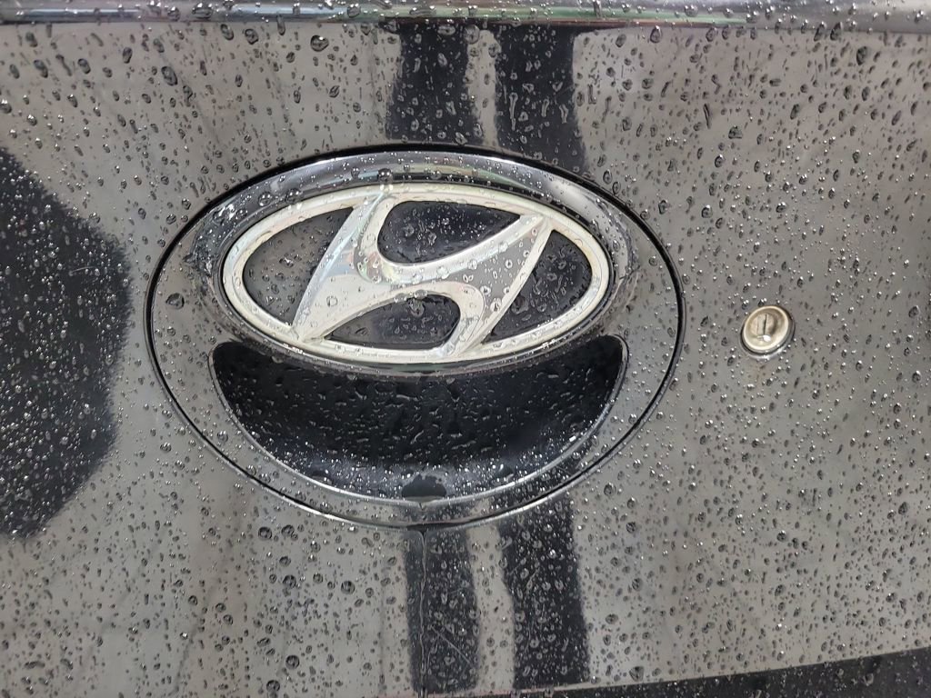 Used 2013 Hyundai Accent SE image 17