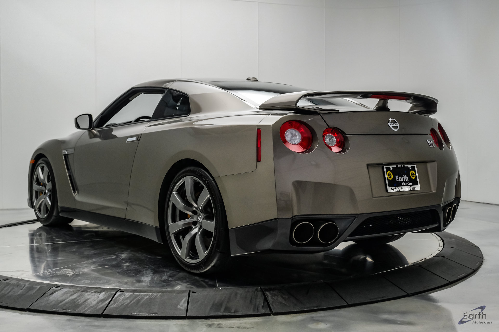 Used 2009 Nissan GT-R Premium AWD/4WD image 14