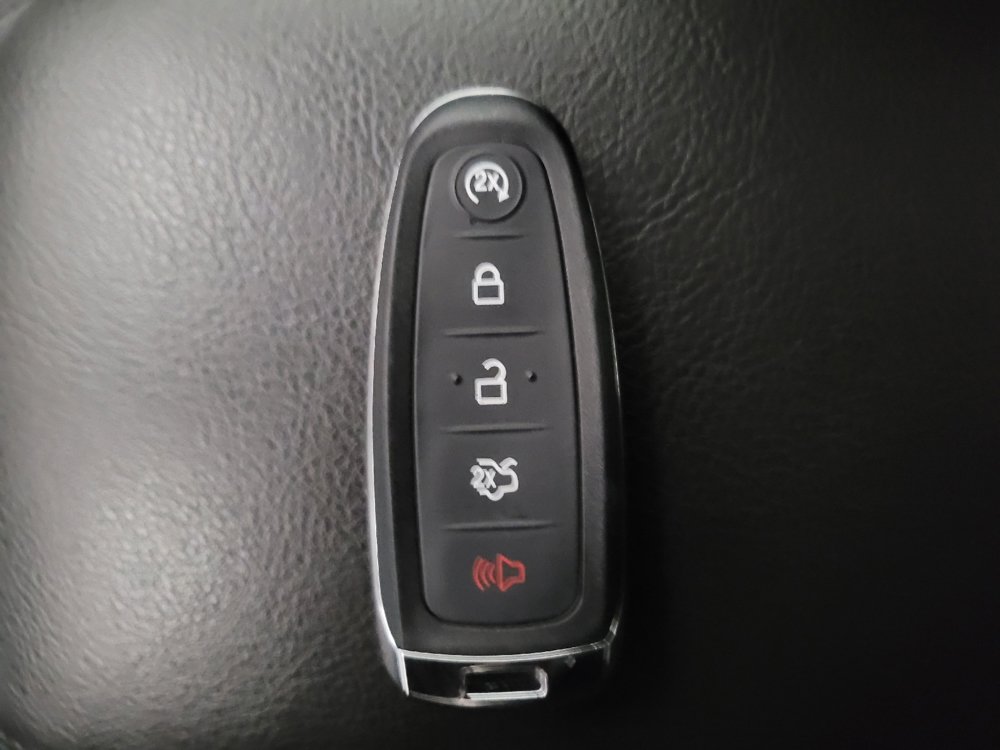 Used 2018 Ford Focus Titanium w/ Titanium Technology Package FWD image 32