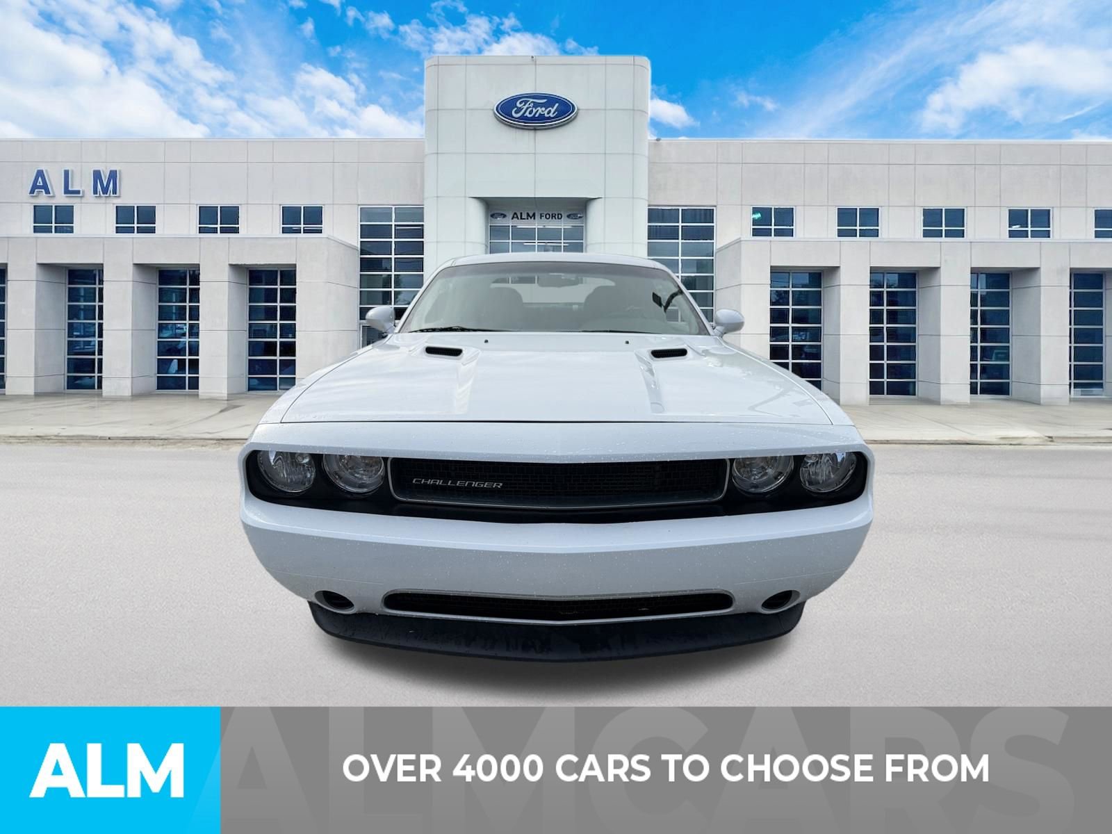 Used 2013 Dodge Challenger SXT RWD image 2