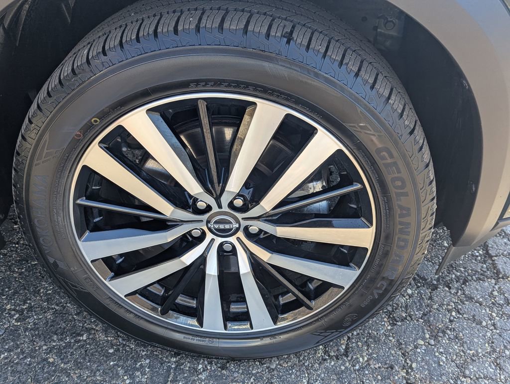 Used 2023 Nissan Pathfinder Platinum image 40