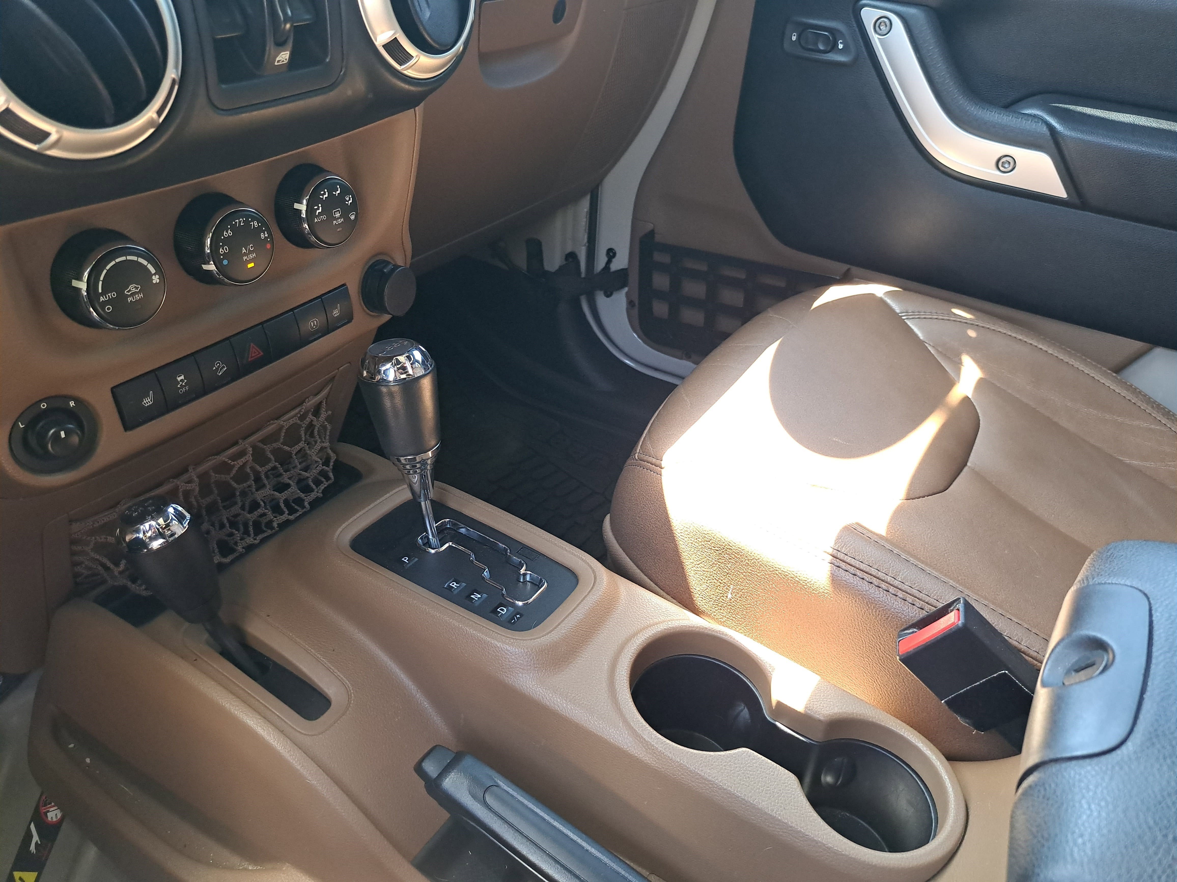 Used 2016 Jeep Wrangler Unlimited Rubicon w/ Connectivity Group image 22