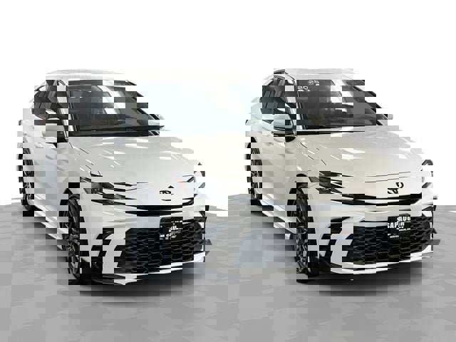 Used 2025 Toyota Camry SE image 1