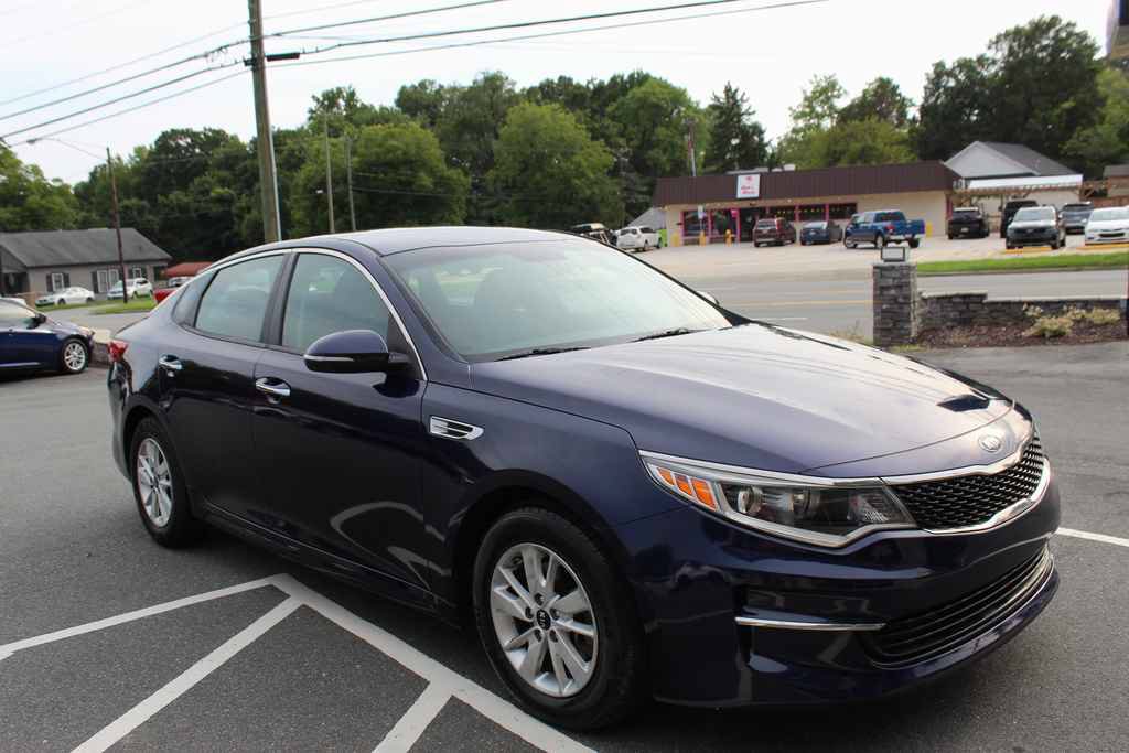 Used 2017 Kia Optima LX FWD image 3