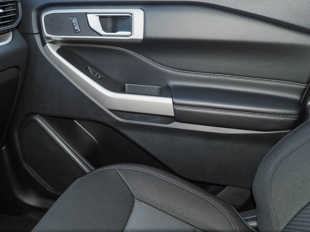 Used 2023 Ford Explorer XLT image 29