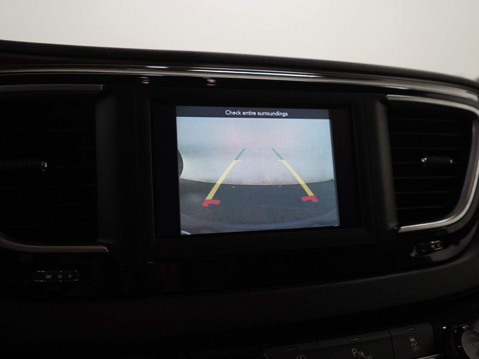 Used 2019 Chrysler Pacifica Touring-L image 23