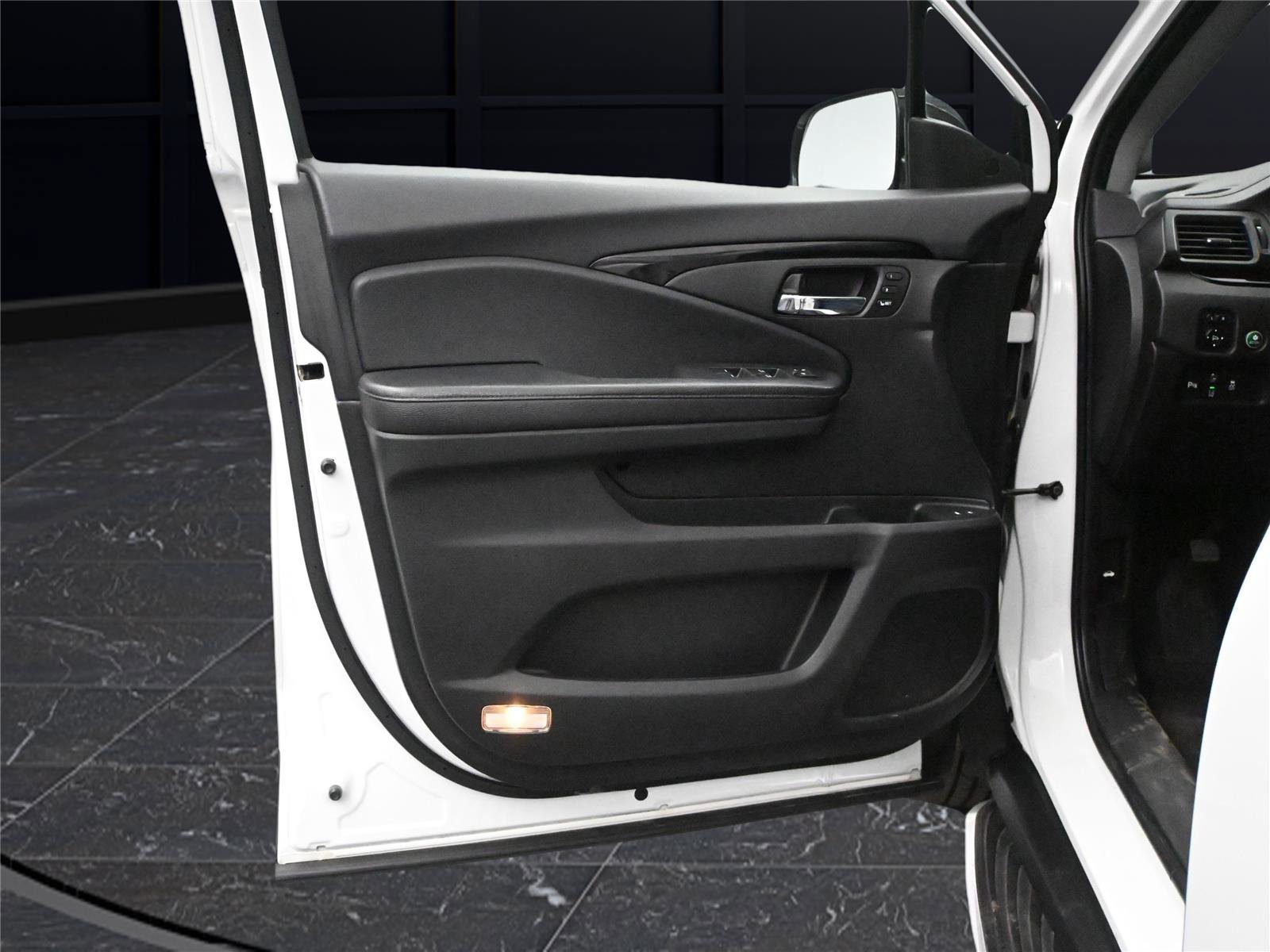 Used 2024 Cadillac XT4 Sport image 4