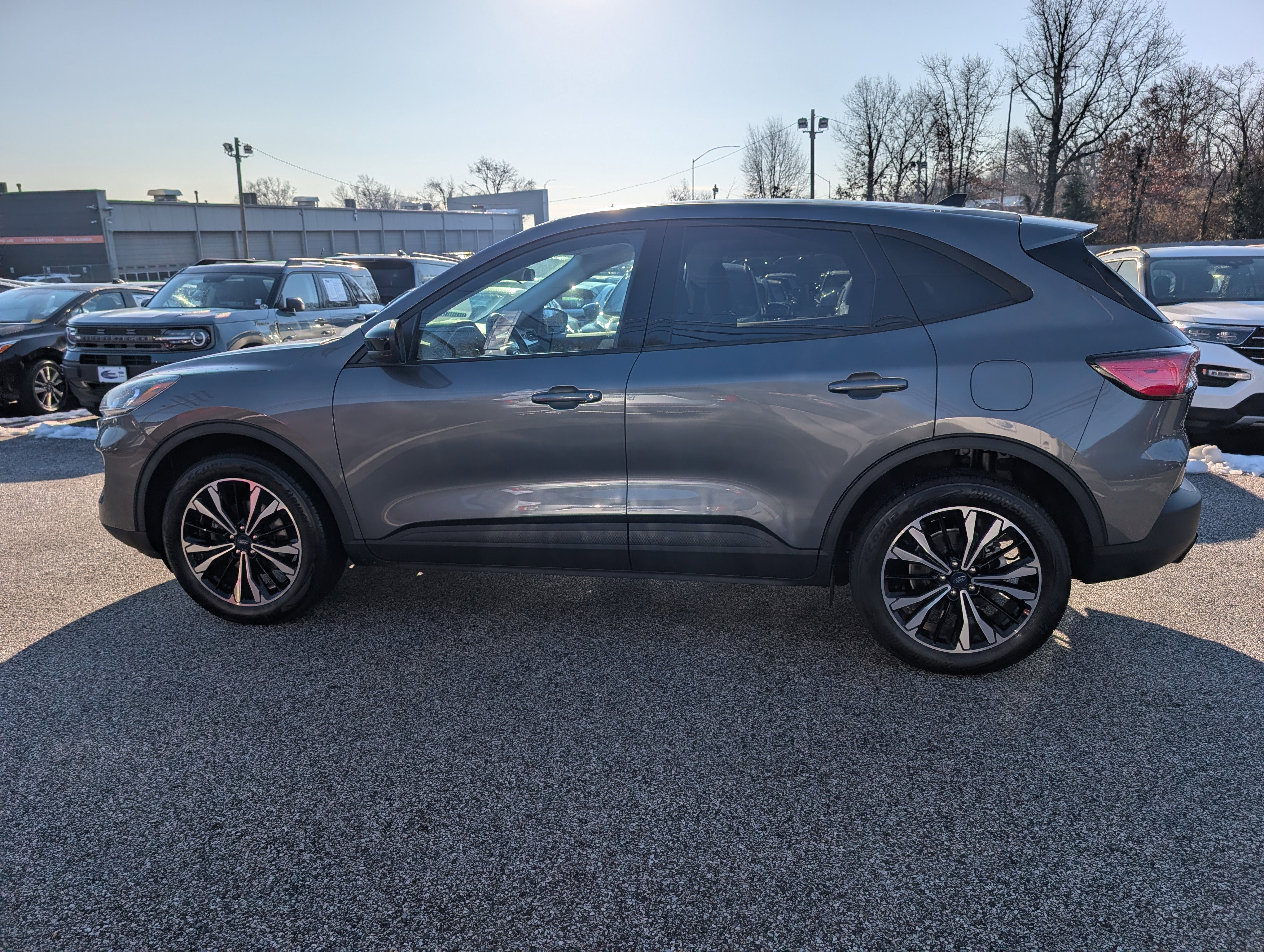 Certified 2022 Ford Escape SE w/ SE Sport Appearance Package image 3