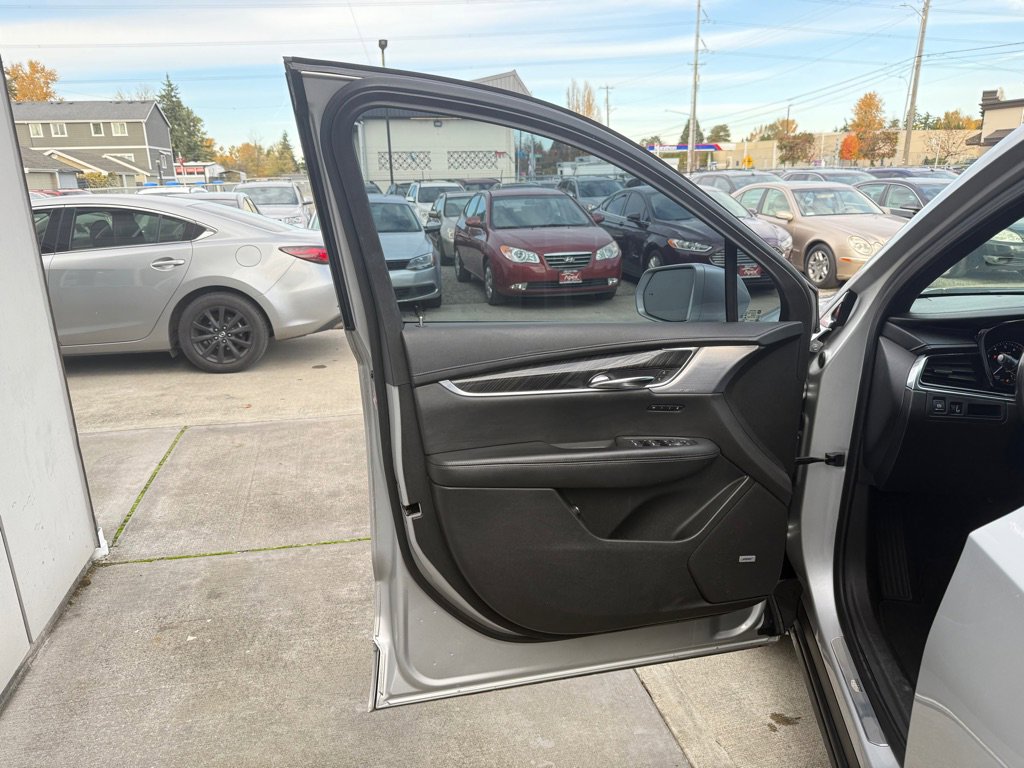 Used 2020 Cadillac XT6 Premium Luxury image 8