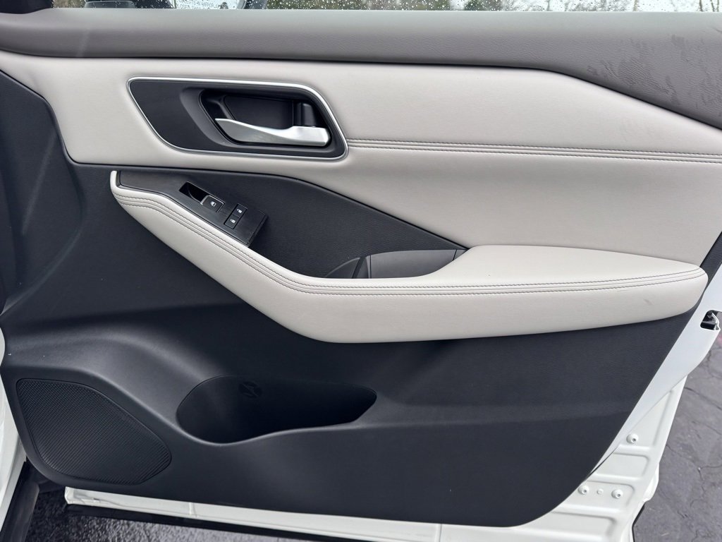 Used 2021 Nissan Rogue SL image 25