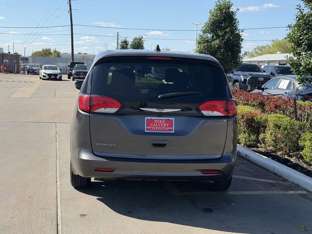 Used 2023 Chrysler Voyager LX FWD image 6