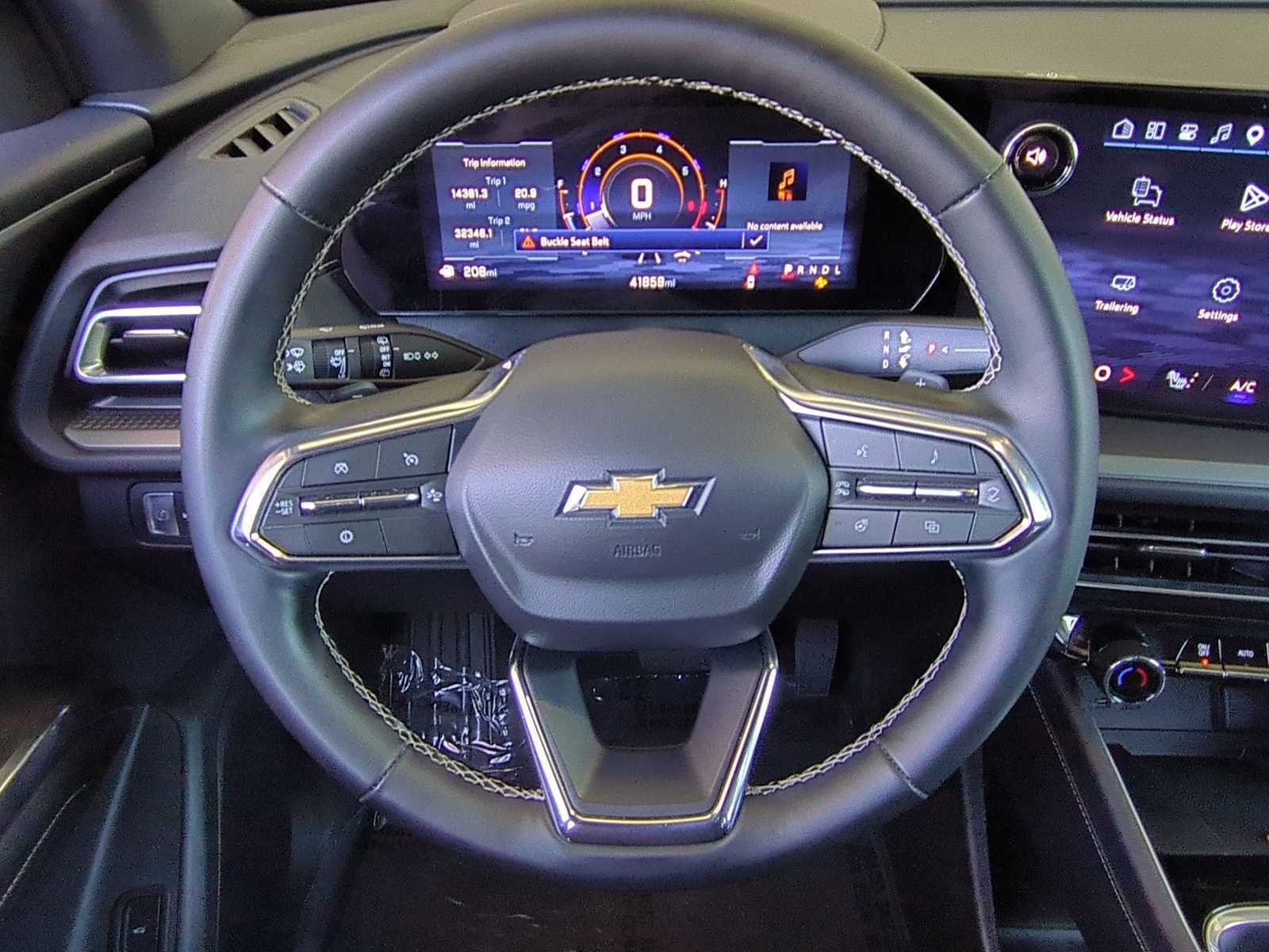 Used 2025 Chevrolet Traverse LT FWD image 14