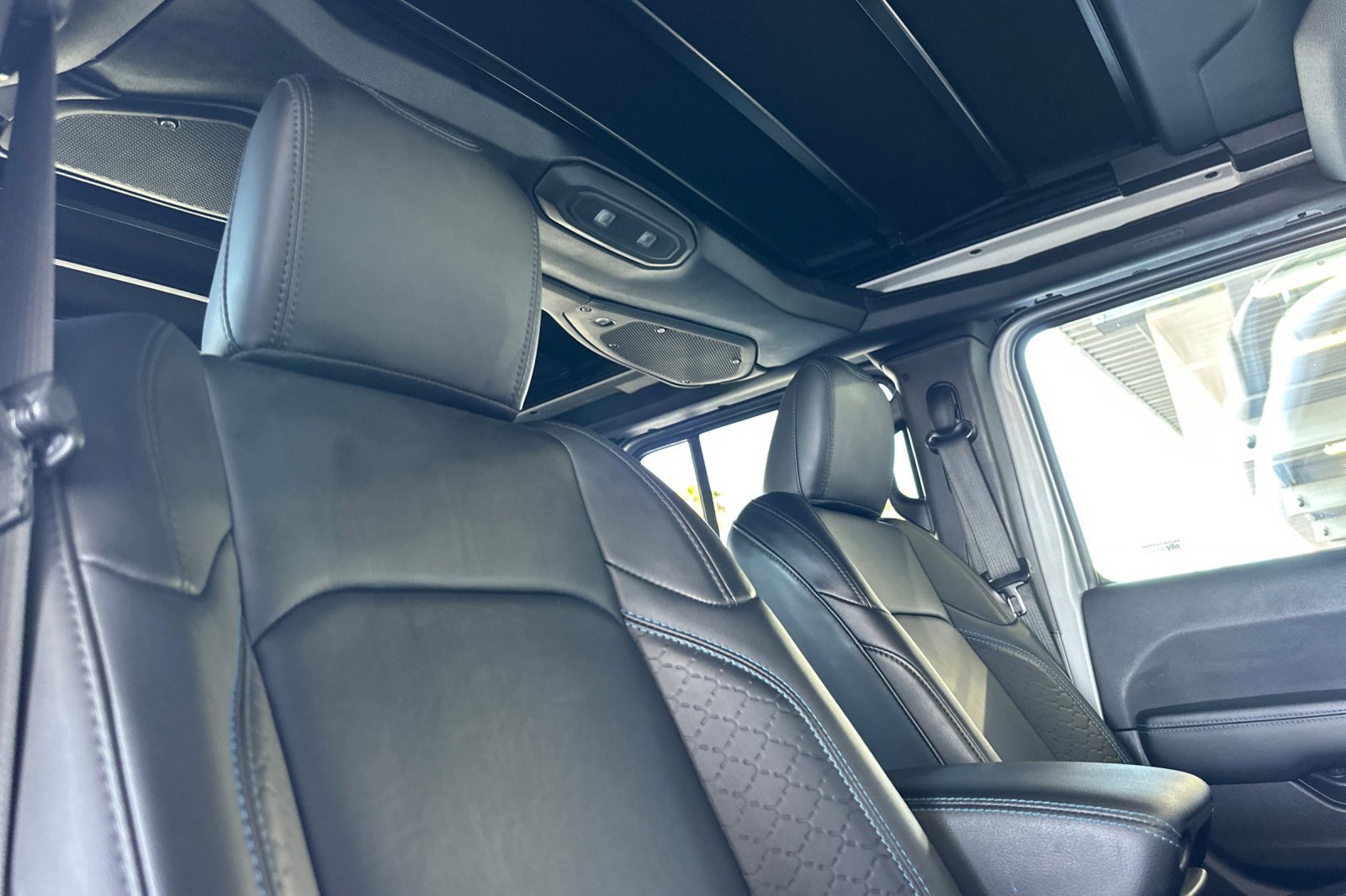 Used 2024 Jeep Wrangler High Altitude image 16