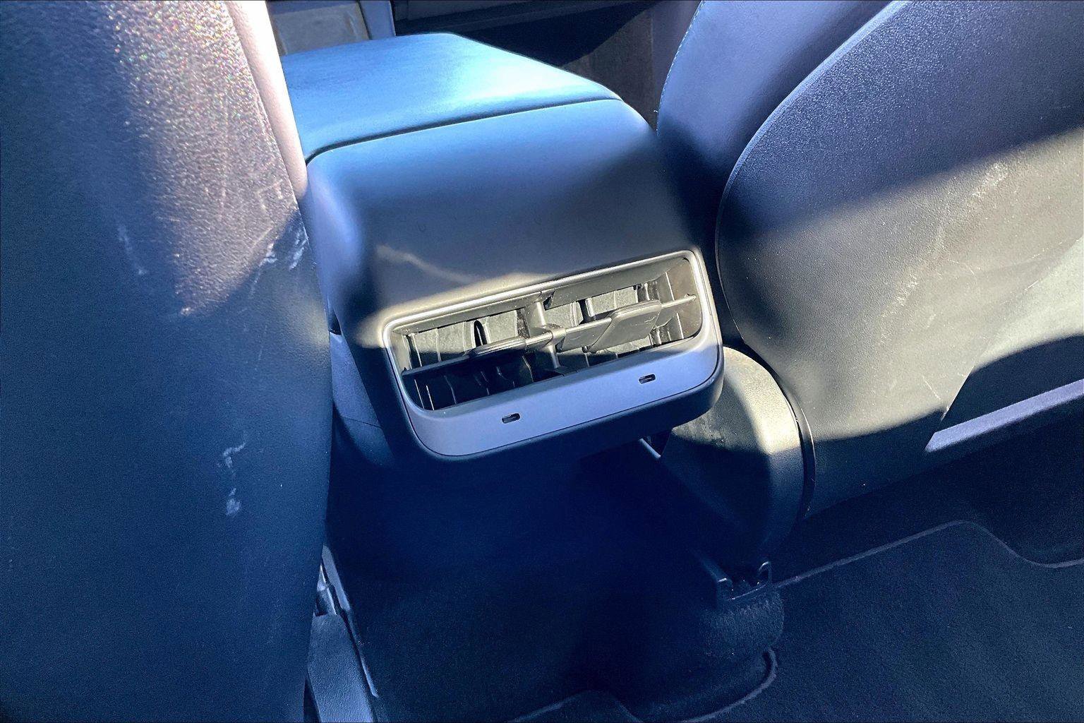 Used 2022 Tesla Model Y Long Range image 29