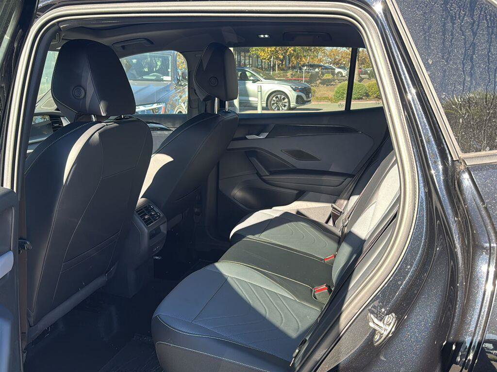 Used 2026 Volkswagen Tiguan SE R-Line FWD image 15